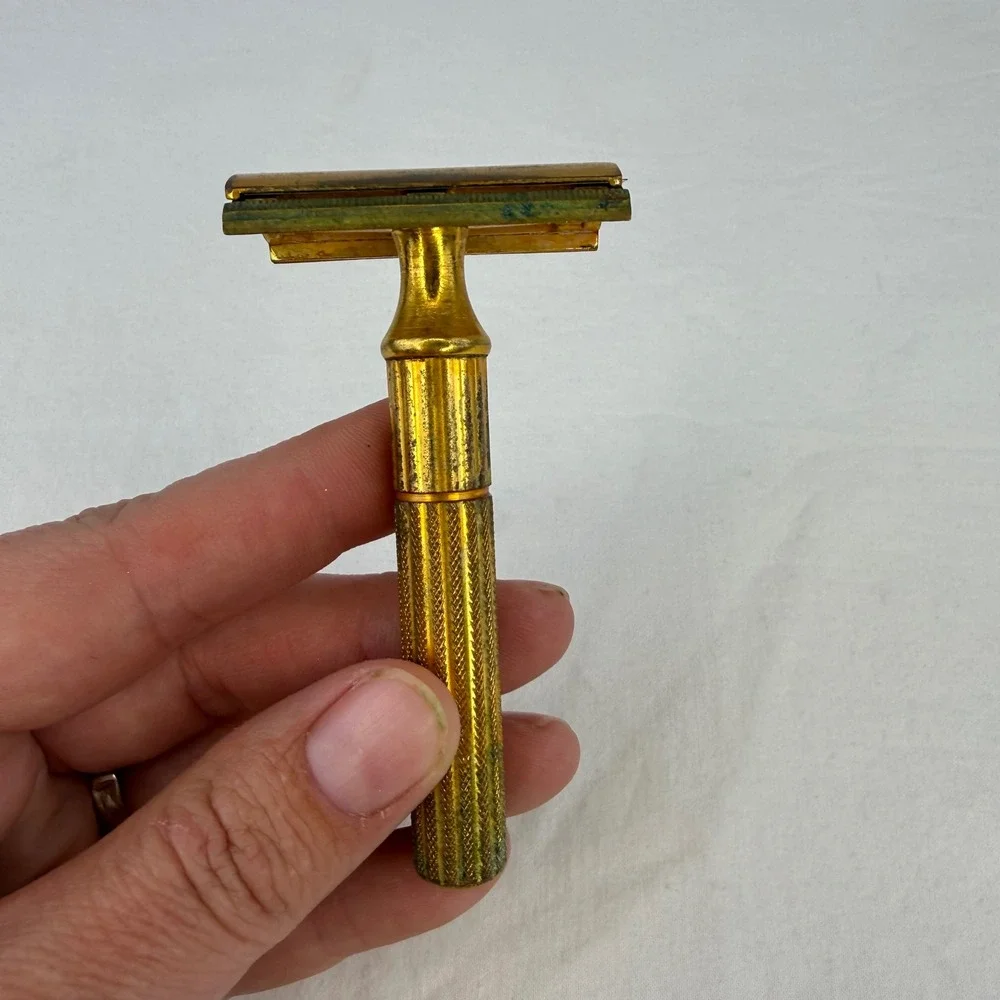 Vintage‎ Gillette Gold Safety Razor Made in USA Knurled Handle Collectible